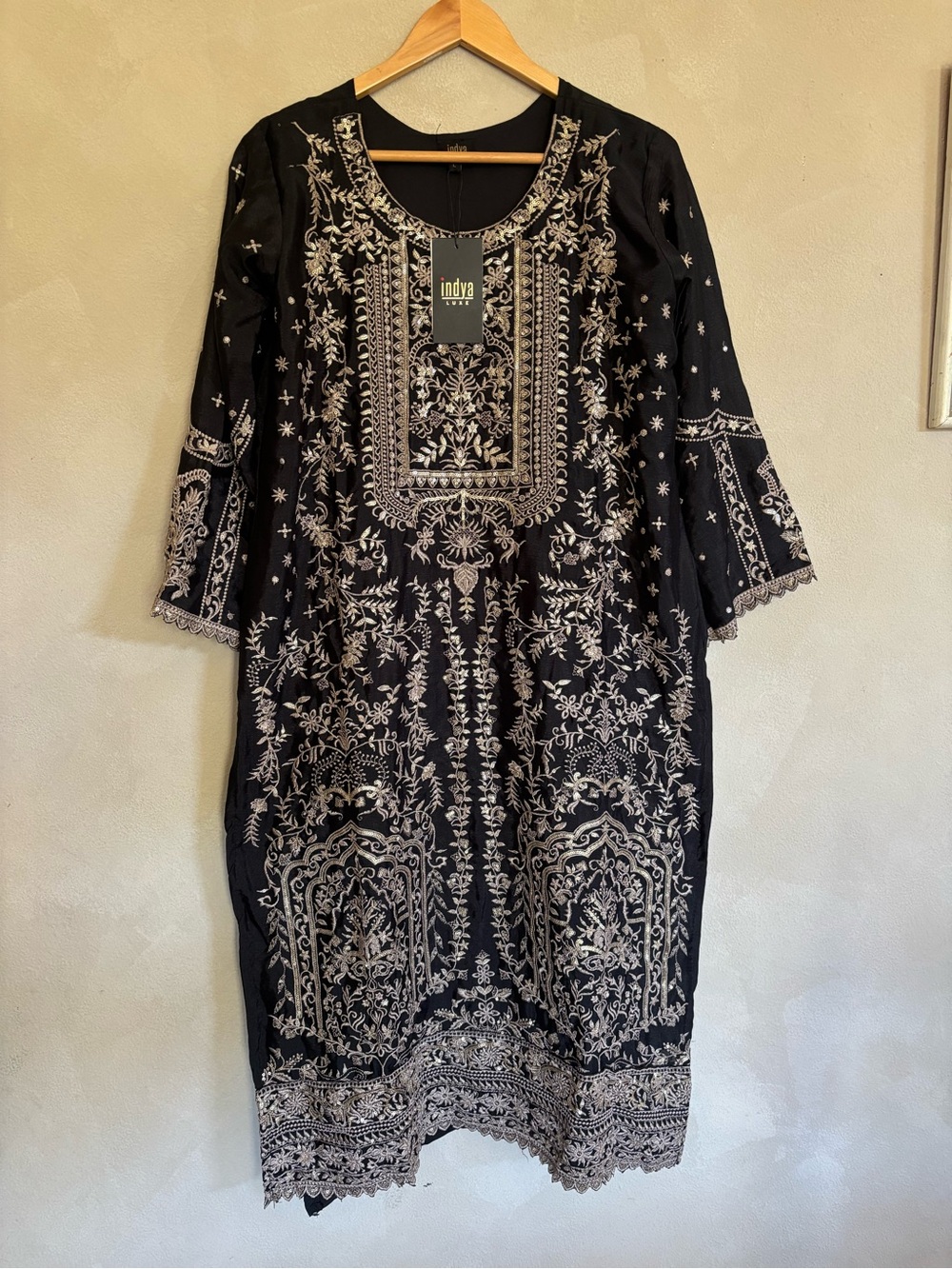 NWT Indya Luxe embroidered and sequin tunic